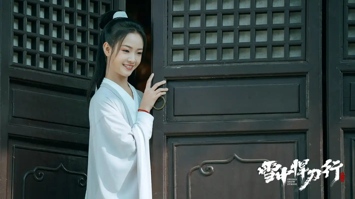 李庚希寻找生活与表演的中间地带丨人物