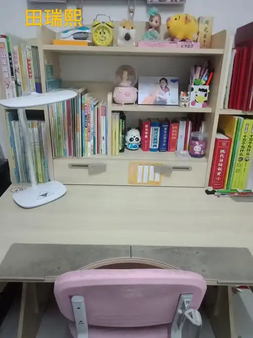 四年级四班"最美书桌"评选