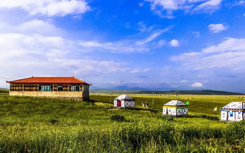 唯美护眼的草原风景桌面壁纸