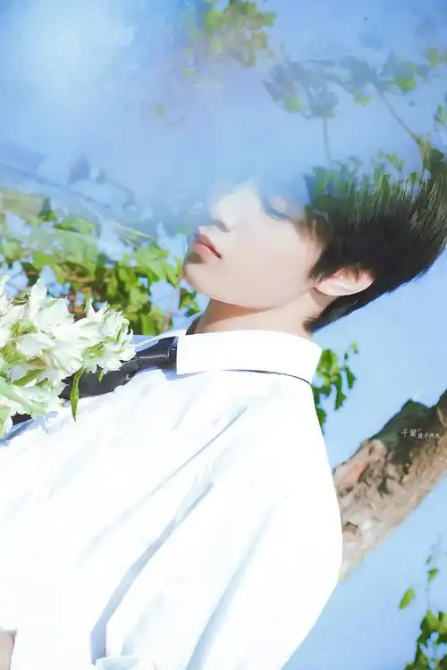 "白色衬衫灌满自由和爱"9591    #和刘耀文一起拥抱春天
