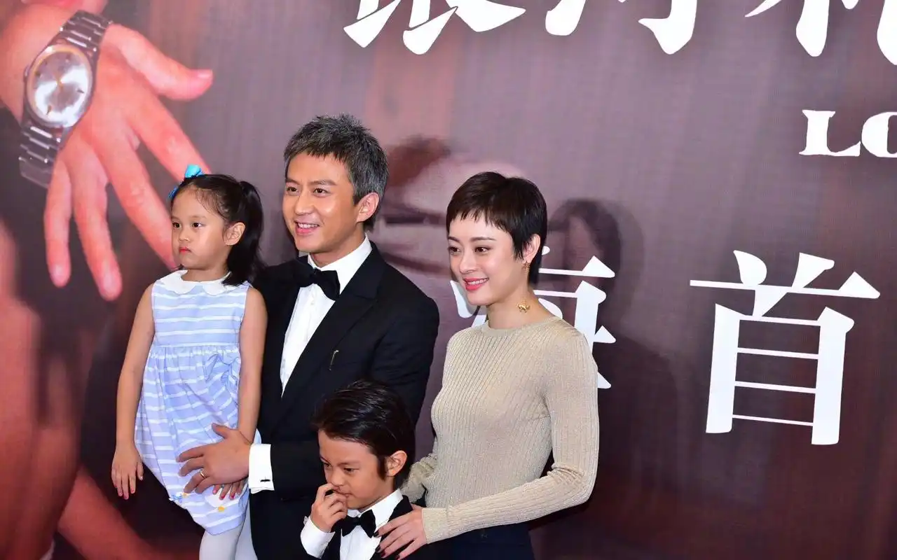 邓超孙俪一家合体公开亮相网友终于看见等等和小花长相了