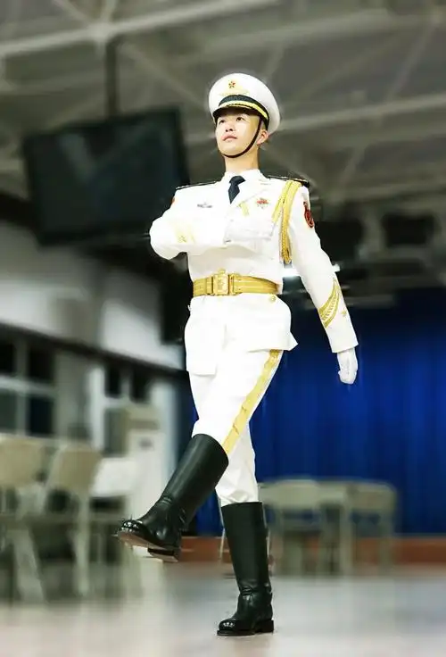 【人物】好男儿"张天龙": 军营两年,一生财富