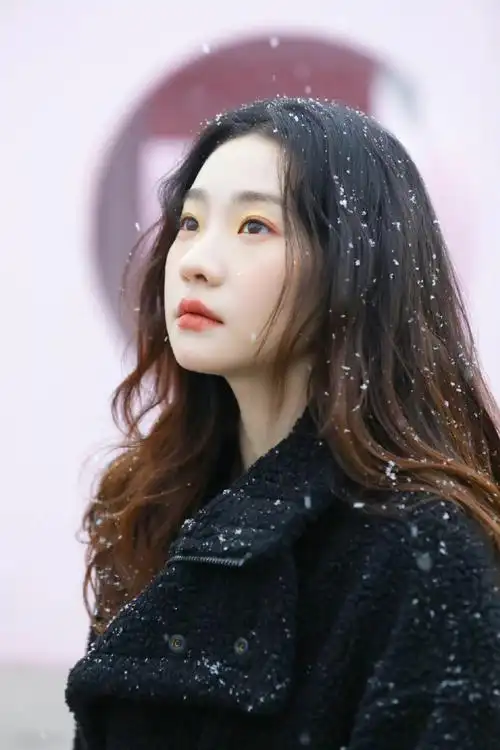 张艺凡爱笑原因找到了##张艺凡天生就是初恋脸