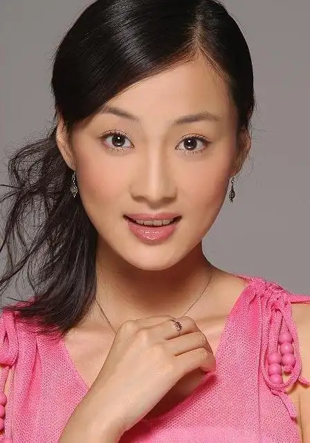 《小爸爸》里饰演小艾的是徐翠翠