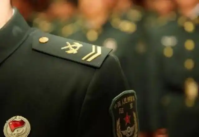 一般而言,中士服役年满3年,即可晋升为上士.