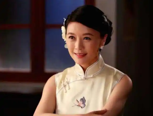 她曾是"收视女王",为去世富豪老公守寡8年,今44岁身家上亿