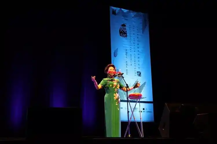 含灯大鼓《一生祝福》 摄   阮佳闻