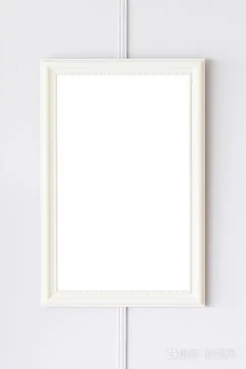 白墙上的空白帧