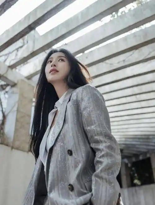 张俪妖娆妩媚"大尺度"火辣性感,天生丽质难自弃_身材_演技_演艺圈