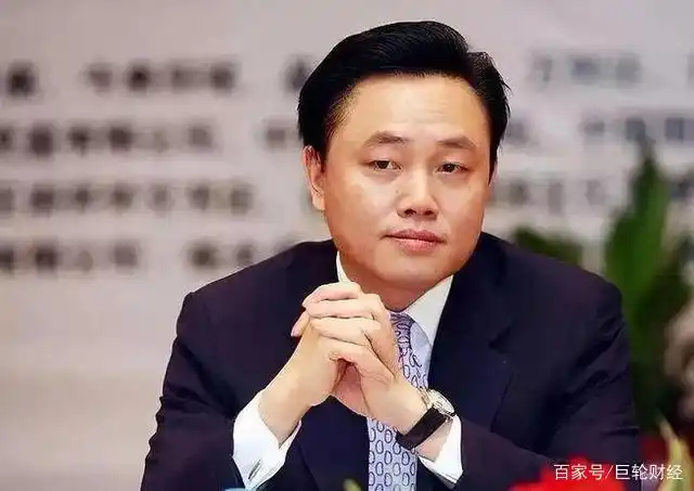 黄光裕出狱首露面,面容祥和霸气不再?王者能否再次"涅盘重生"