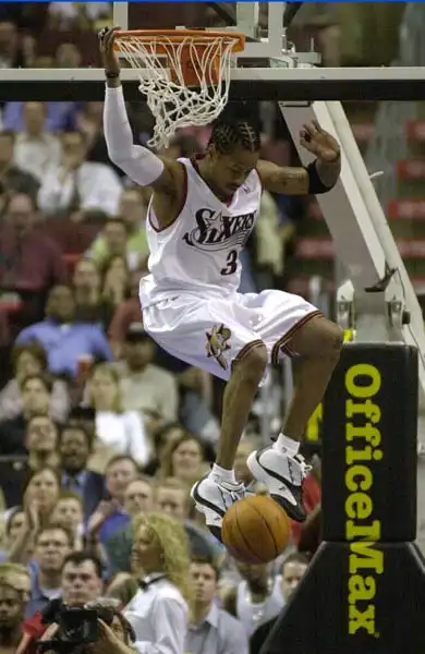 艾弗森暴扣组图回顾:科比奥尼尔遭辱为其折服