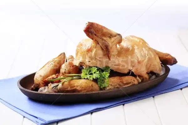 商业照片: 鸡    熟    担任    蔬菜 / cooked chicken served with