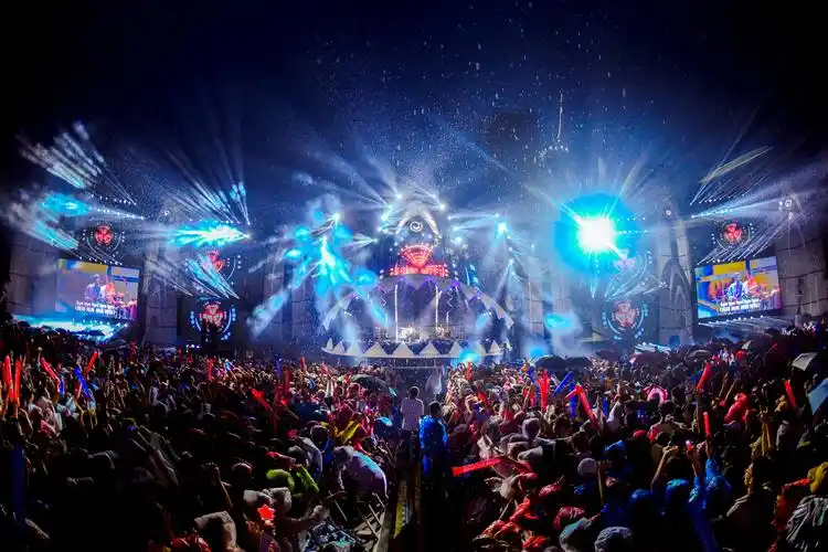 潮音节成都连嗨两天 总导演赵伯翀:打造今秋最躁音乐盛典__凤凰网