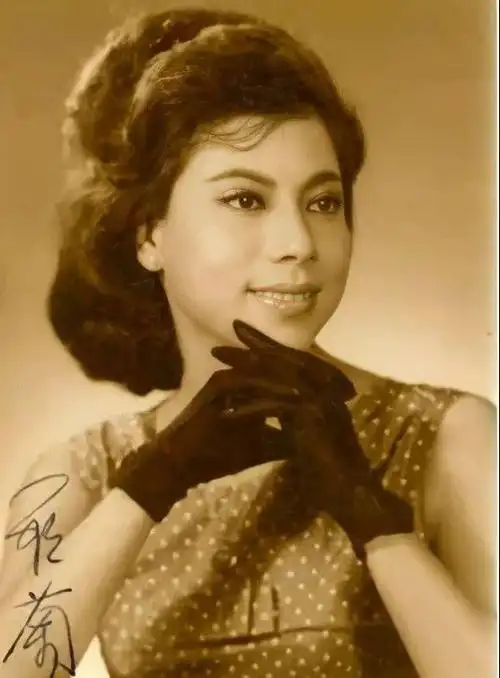 回顾未嫁人的8位大龄女港星有人被骗有人活的卑微情路坎坷