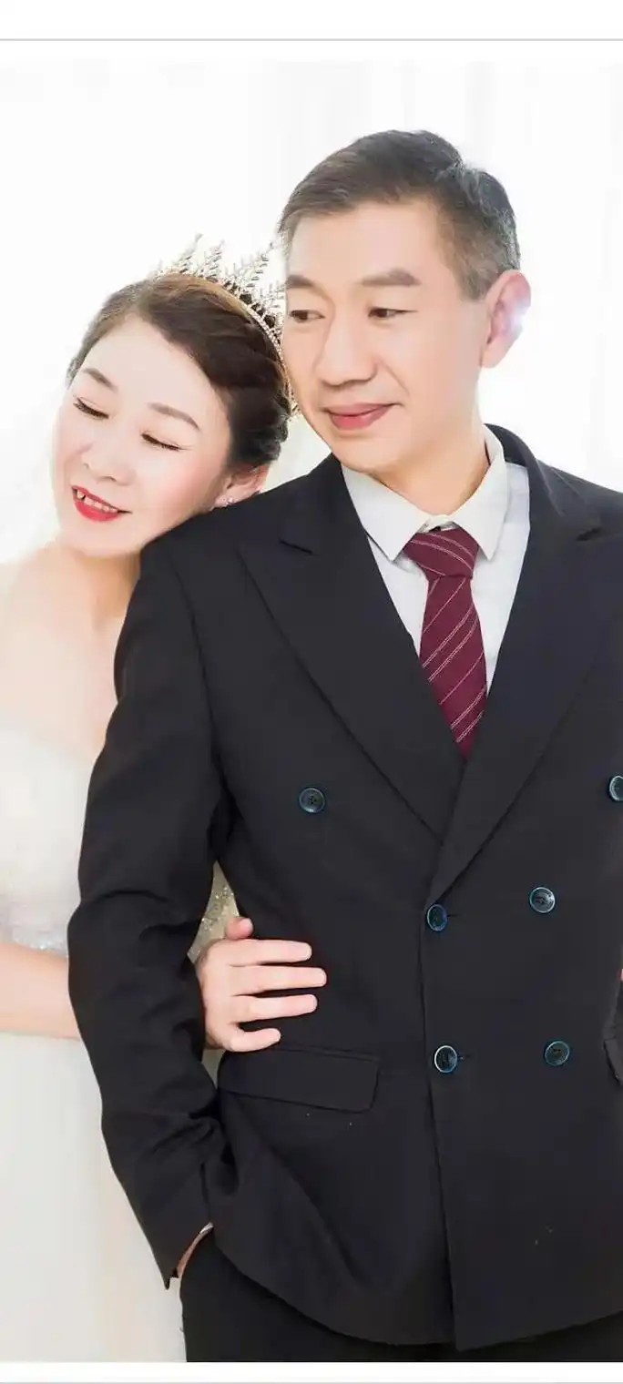 今天是我和老公结婚28周年纪念日,28年,我们经历了很多,为 - 抖音