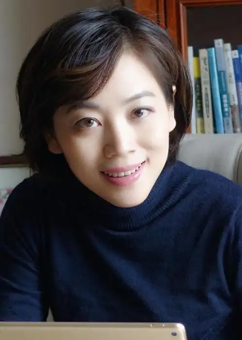 回顾央视劳春燕和丈夫分居至今怀孕仍坚持工作风光背后有无奈