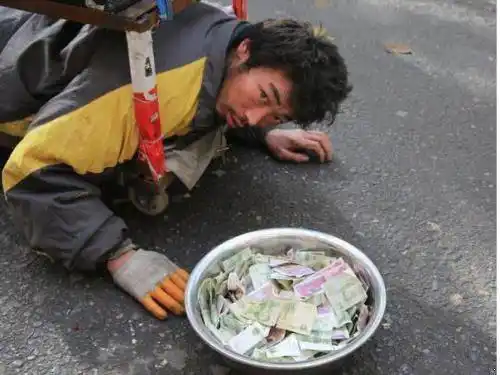 但是如果我告诉你如今92后都已经靠乞讨晋升成为百万富翁了,你