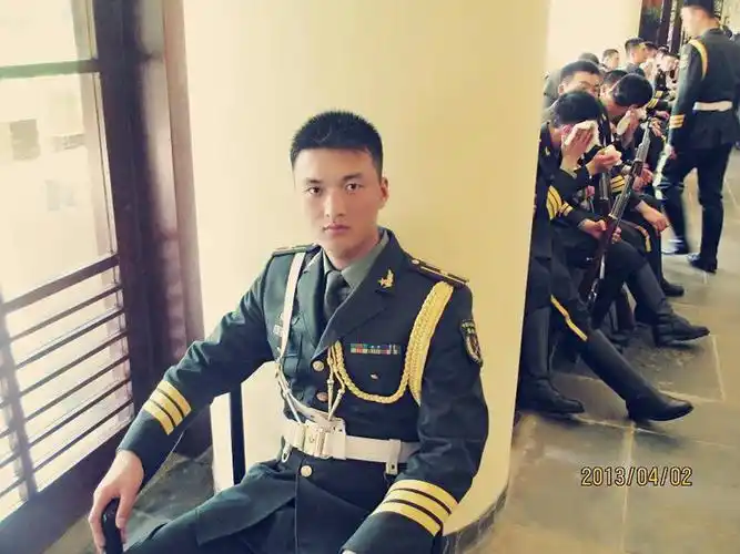 【转载】军营马靴帅哥