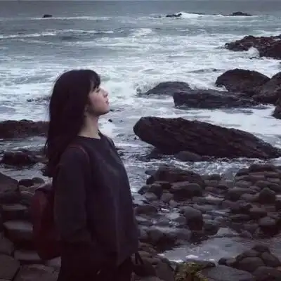 女生侧脸棒棒糖头像