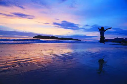 我们去旅行吧,听说大海能使人心情愉悦,美丽相伴