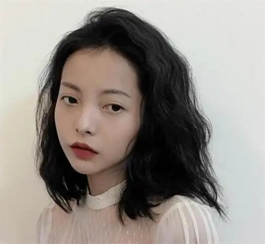 复古小卷发港风短发,成为时尚达人的必选发型