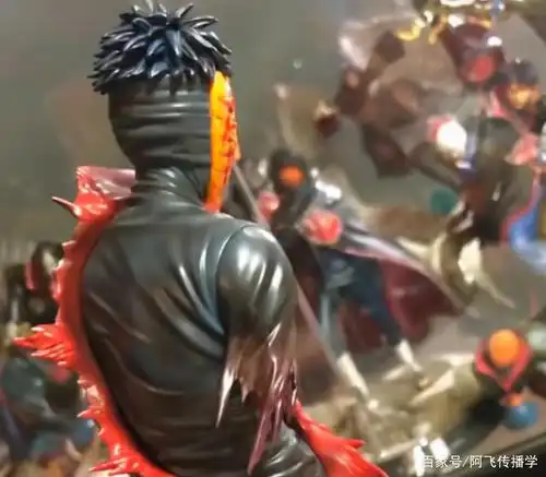 粉丝晒带土战损手办,看到神威中的引爆符,突然有点心疼土哥