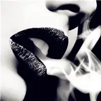 欧美女生抽烟头像霸气拽的