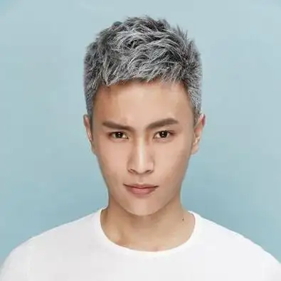 奶奶灰男士发型塑造健康时尚的都市男形象