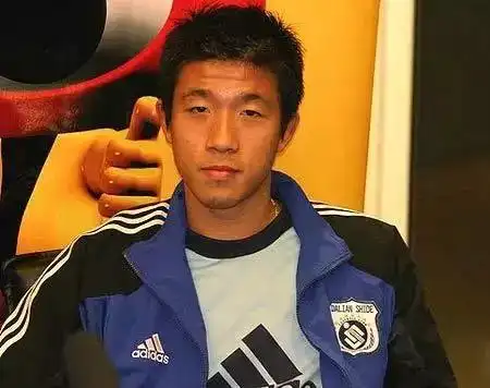 但2011年却猝不及防上了一次媒体头条——因为前妻王媞涉嫌诈骗被捕