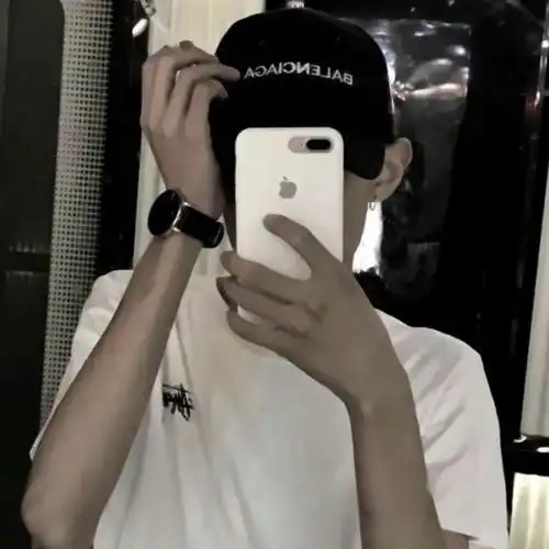 帅气自拍的男生头像手机遮脸霸气图片