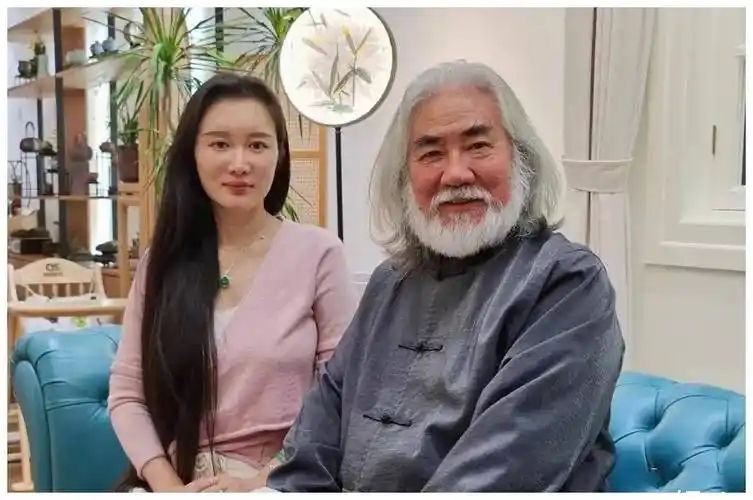 42岁杜星霖官宣怀四胎,73岁张纪中再当爸,网友:应该不是老张的_回应