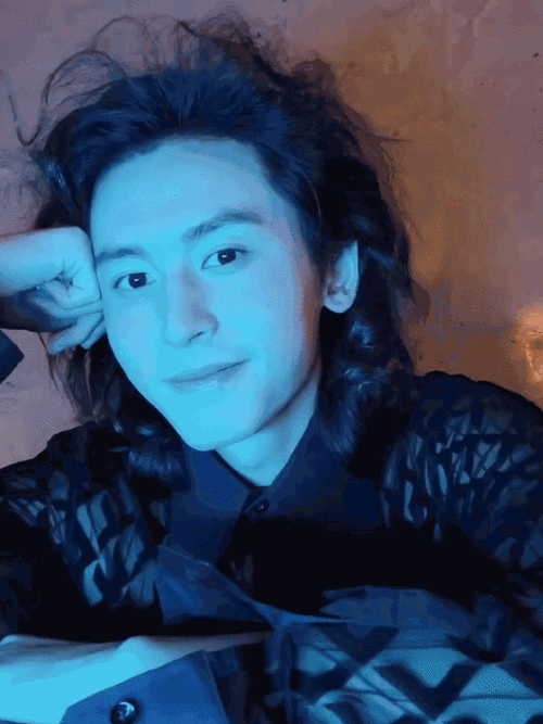 被张哲瀚迷惑了!这样就看不见咪咪了!010101