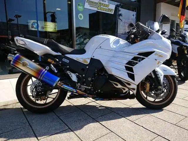 实拍日本大街上的川崎跑车!