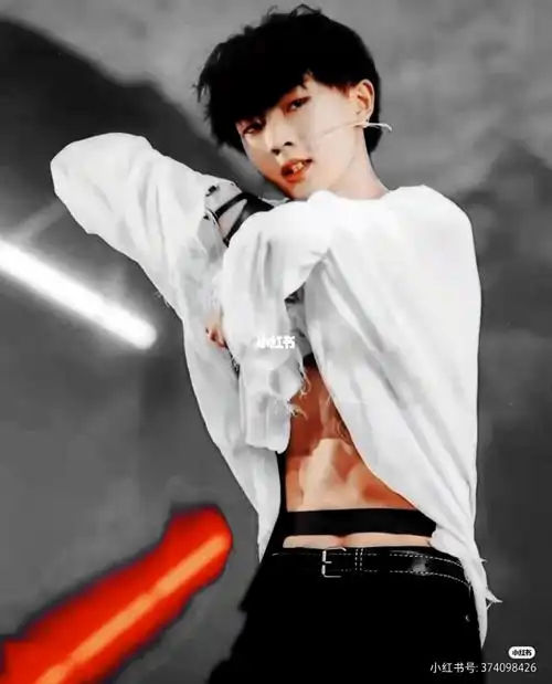 时代少年团腹肌照