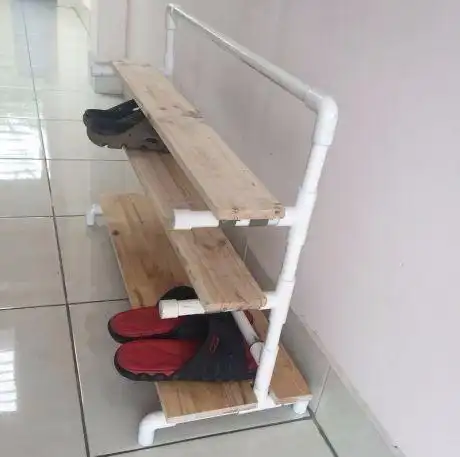 装修剩的pvc管舍不得扔,打几个洞,种菜养花两不误,还能当花瓶