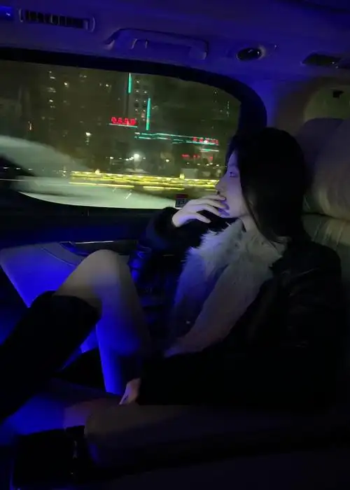 "穿女装的少爷"  #h