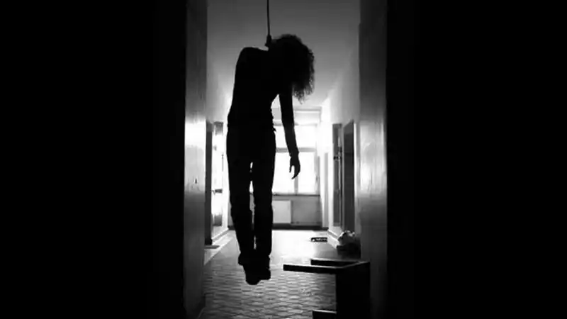 上吊自杀,一定都是悬吊在半空吗?