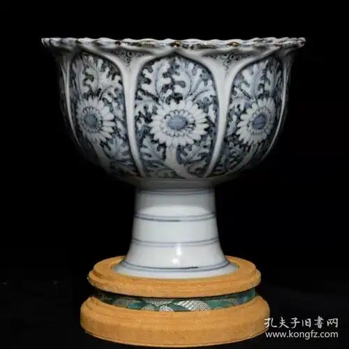 明代瓷器精品老货收藏明洪武青花花卉纹高脚碗