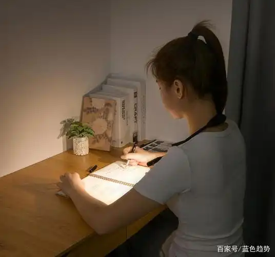 夜晚看书神器推荐,欧普挂脖阅读润眼灯点评