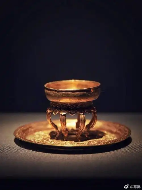 这两年定陵出土的文物亮相蛮多的.