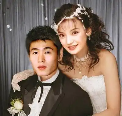 王励勤与吴敏霞现身台北,骑车,晒合照,被网友调侃向他妻子举报