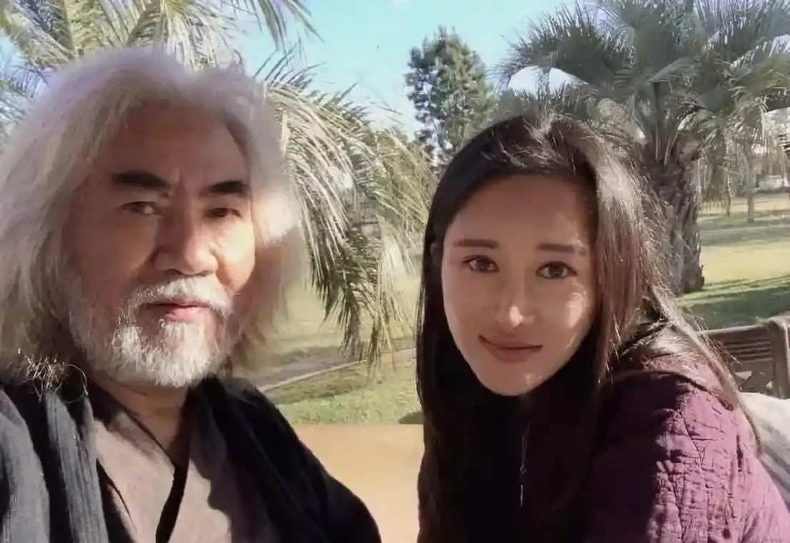 张纪中三任妻子都是美人坯子一个比一个年轻