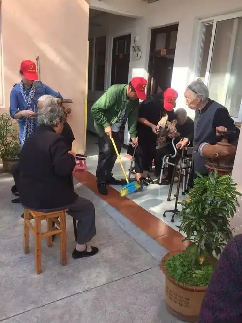 吉祥石塘志愿者服务队走进远景养老院