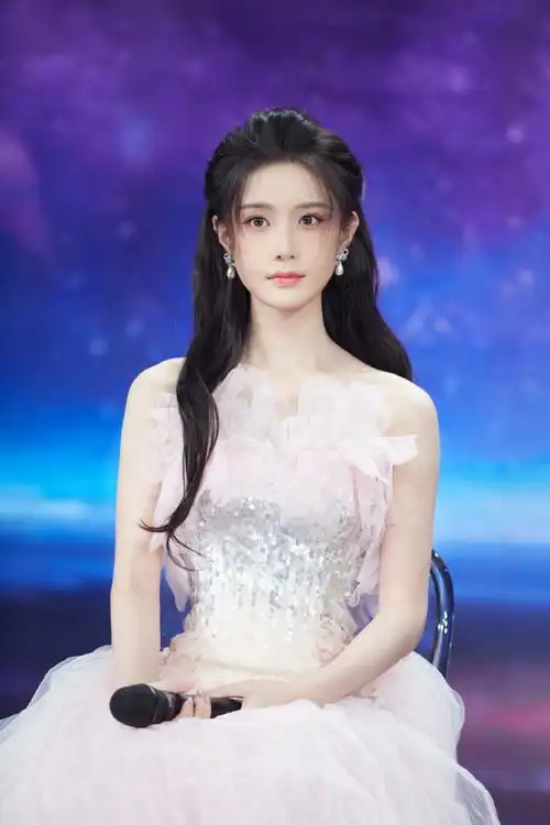陈意涵粉色星河礼服##陈意涵星光心动舞台