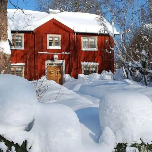 瑞典雪中小木屋__财经头条