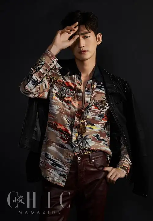 张翰造型成男生穿搭模板 多套look演绎秋冬潮流风尚