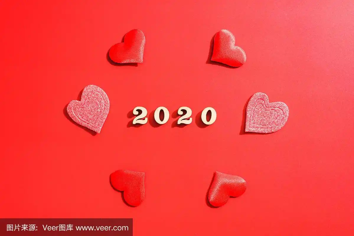 2020年情人节的红色平面背景是心形.