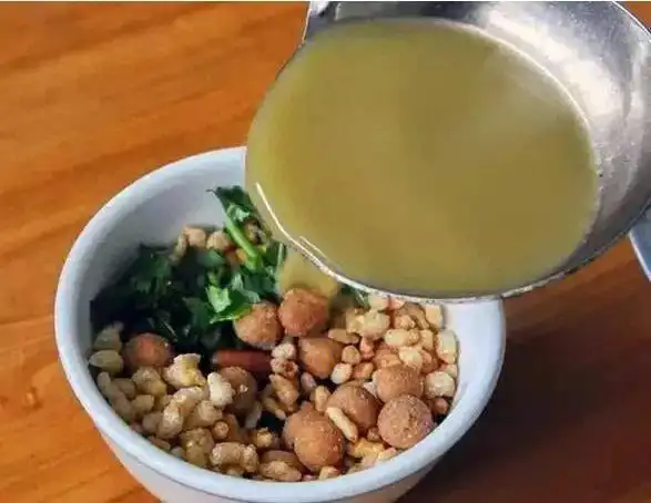 广西特色美食三江油茶已成为一种新型社交