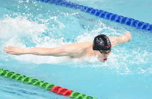 游泳——全国游泳争霸赛:孙佳俊获男子100米蝶泳冠军