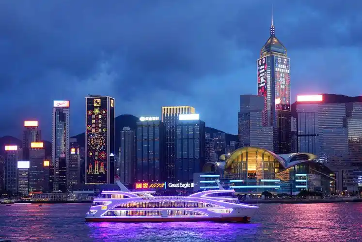 香港维多利亚港灯光璀璨庆回归